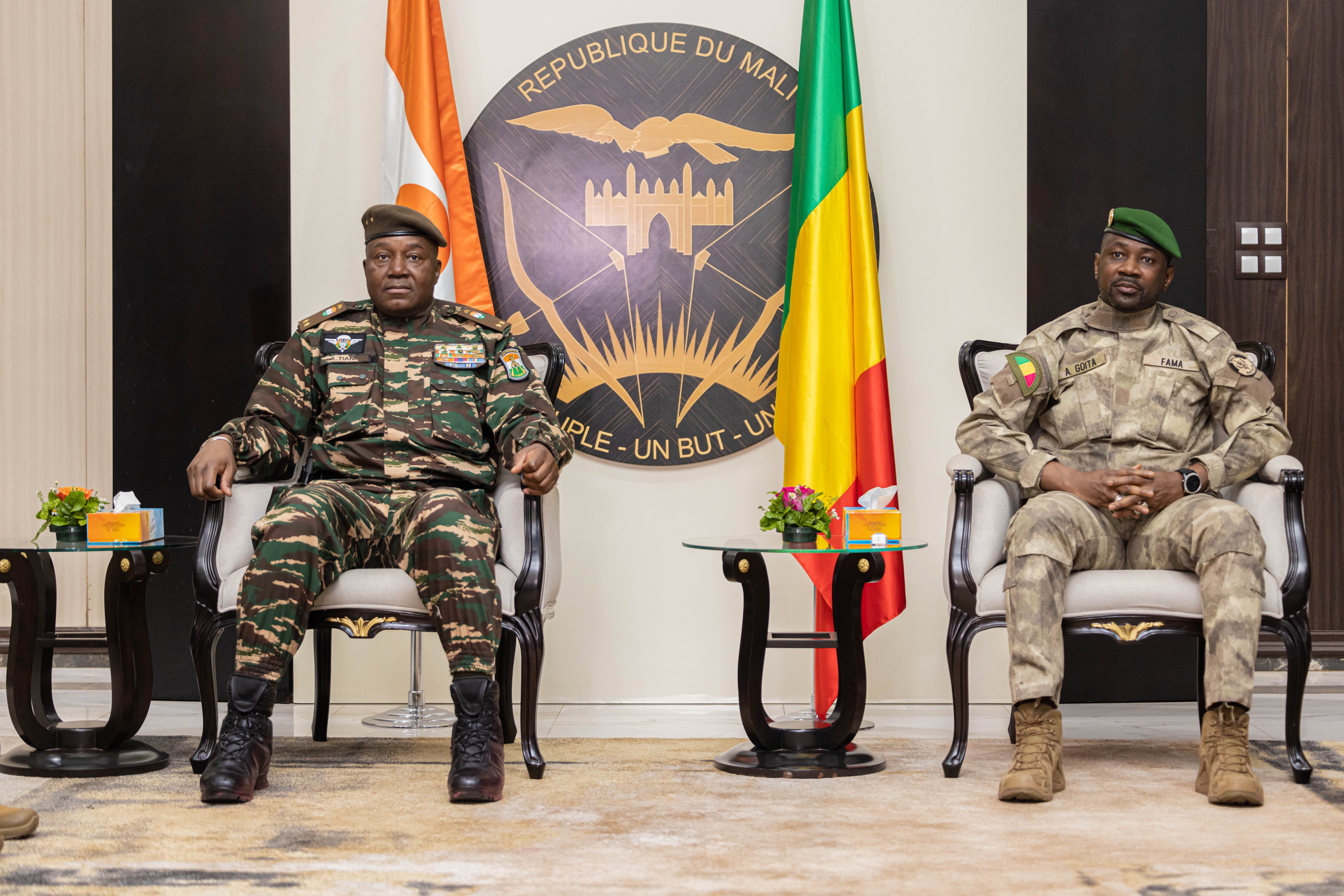 Le Président de la Transition du Mali a reçu son Homologue du Niger.