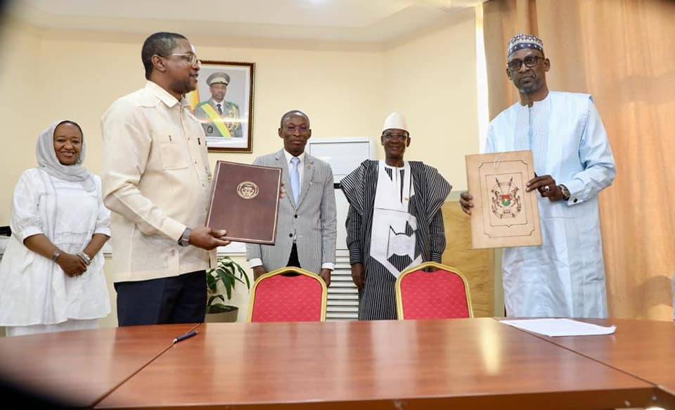 Coopération : les gouvernements maliens et burkinabè échangent sur des « dossiers brûlants »