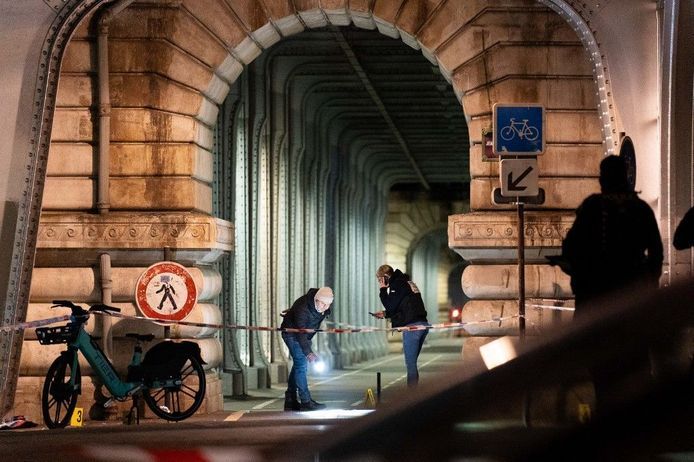 Attaque à Paris : islamiste radical et cas psychiatrique "très instable"... Le profil accablant de l'assaillant