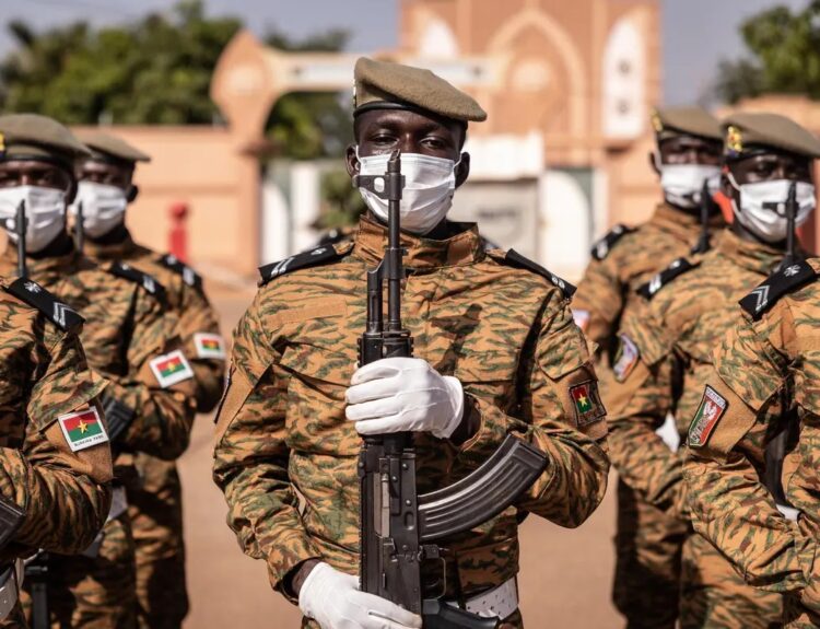 Burkina : L’armée épargne la vie d’un terroriste et lui confie une mission