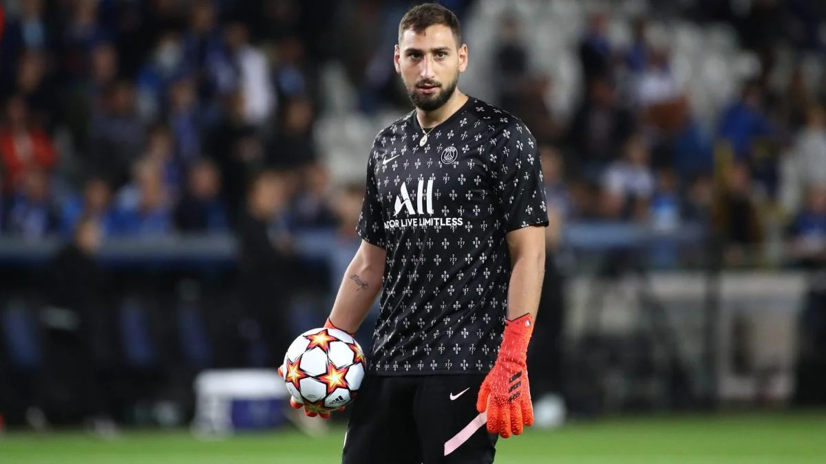PSG : Gianluigi Buffon prend la défense de Gianluigi Donnarumma