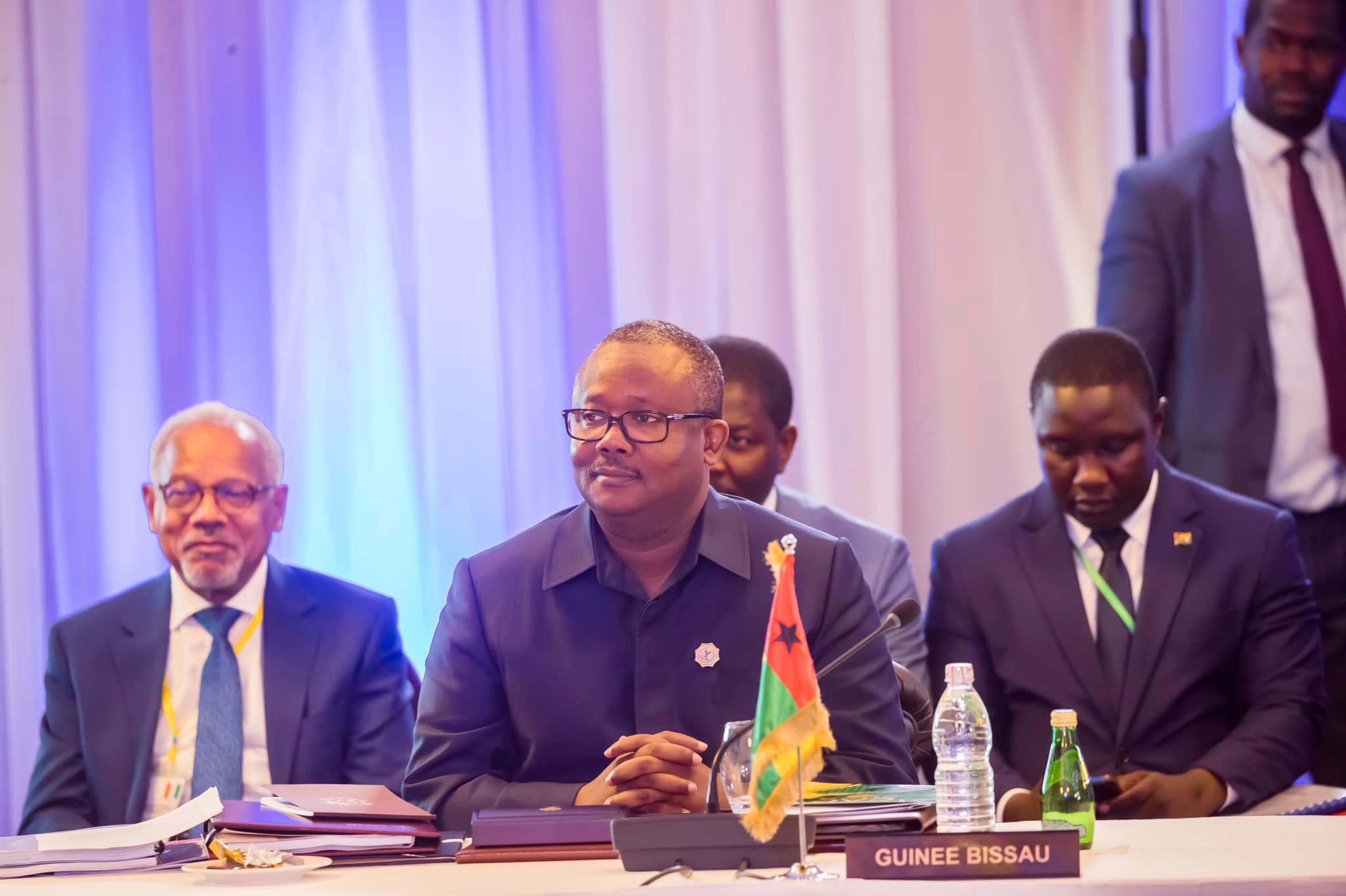 Guinée-Bissau : le président Umaro Sissoco Embalo accusé d’avoir planifié lui-même une pseudo tentative de coup d’État pour cette raison