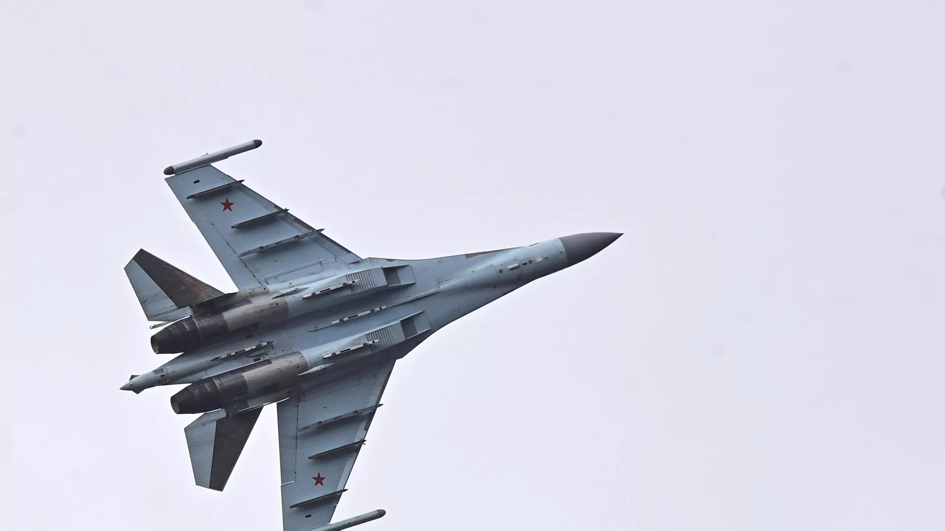 Pourquoi des Su-35S ont escorté l’avion de Poutine au Moyen-Orient? Le Kremlin répond