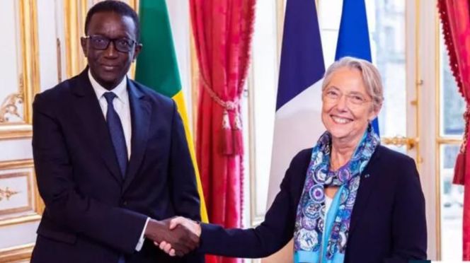 Sénégal : le candidat Amadou Ba fait des promesses à Paris
