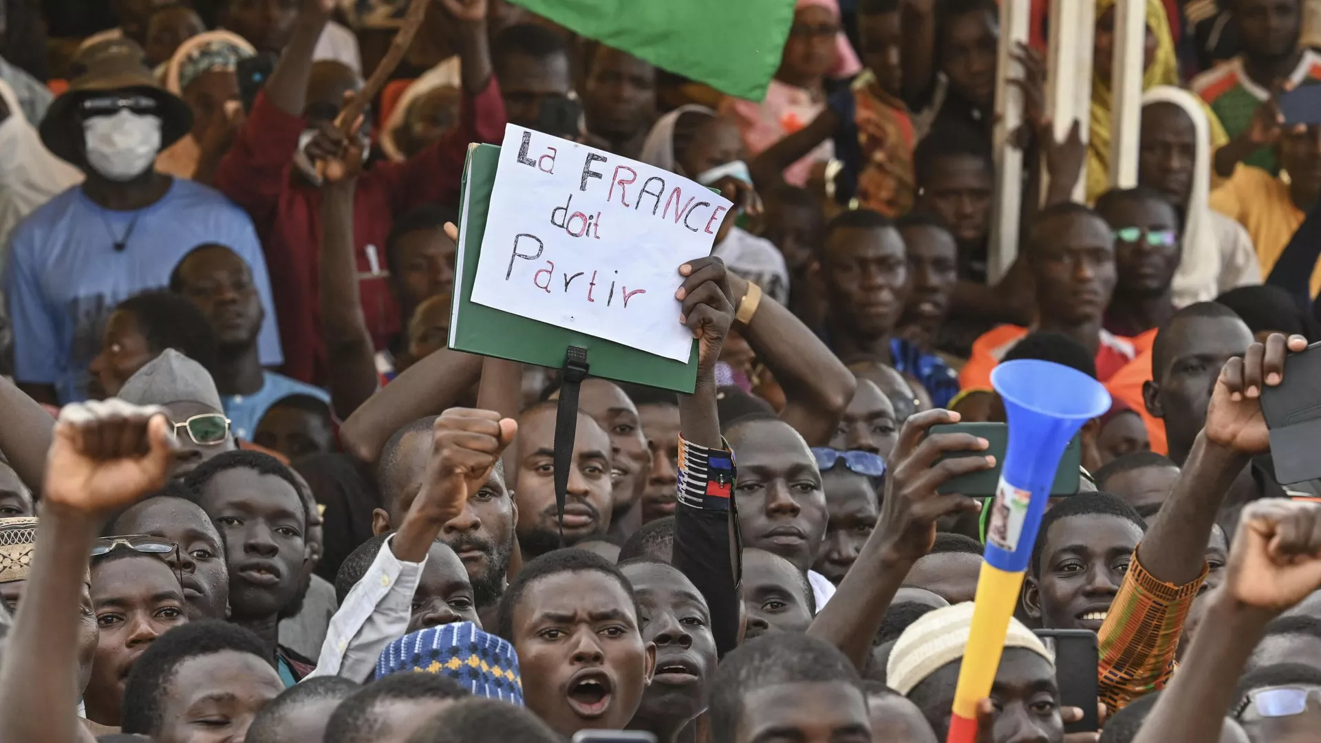 La France ferme son ambassade au Niger