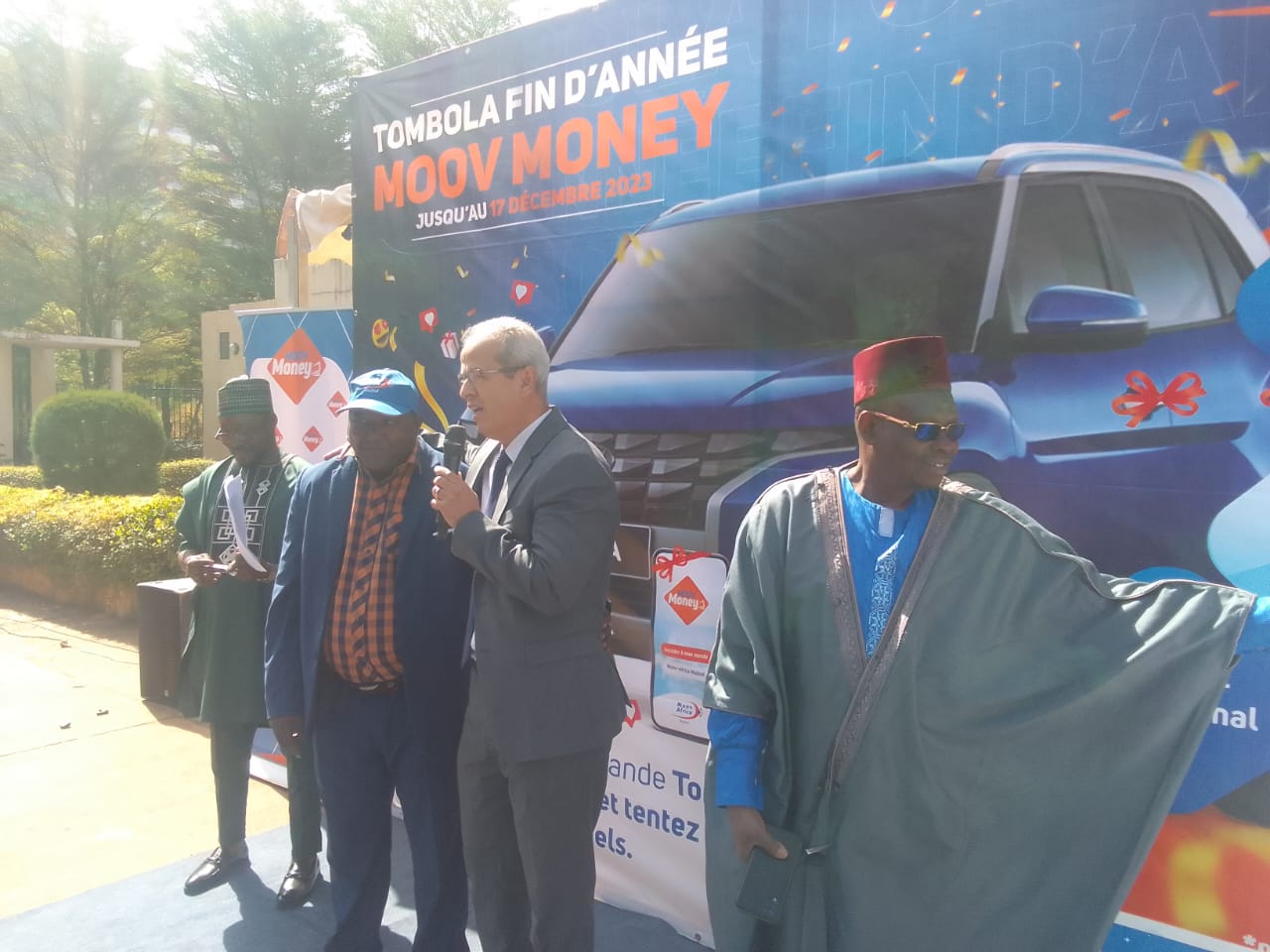Tombola de fin d’année 2023 de Moov money : Les gagnants du dernier tirage reçoivent leurs cadeaux !