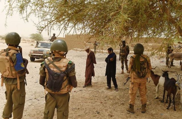 Mali : au moins six terroristes tués dans des frappes de l'armée à Kidal (officiel)