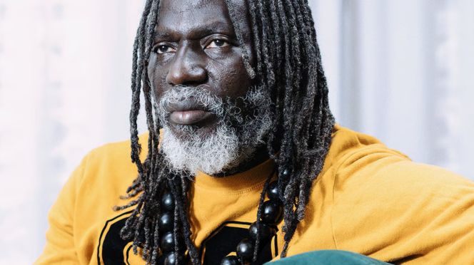 Tiken Jah Fakoly tacle sévèrement les dirigeants africains dans sa nouvelle sortie musicale