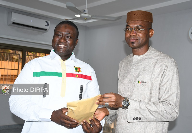 Football : Le ministre de la Défense et des Anciens Combattants reçoit l’équipe nationale