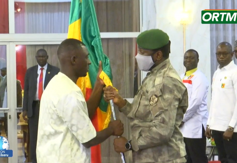 Remise de drapeau : les aigles du Mali en mission