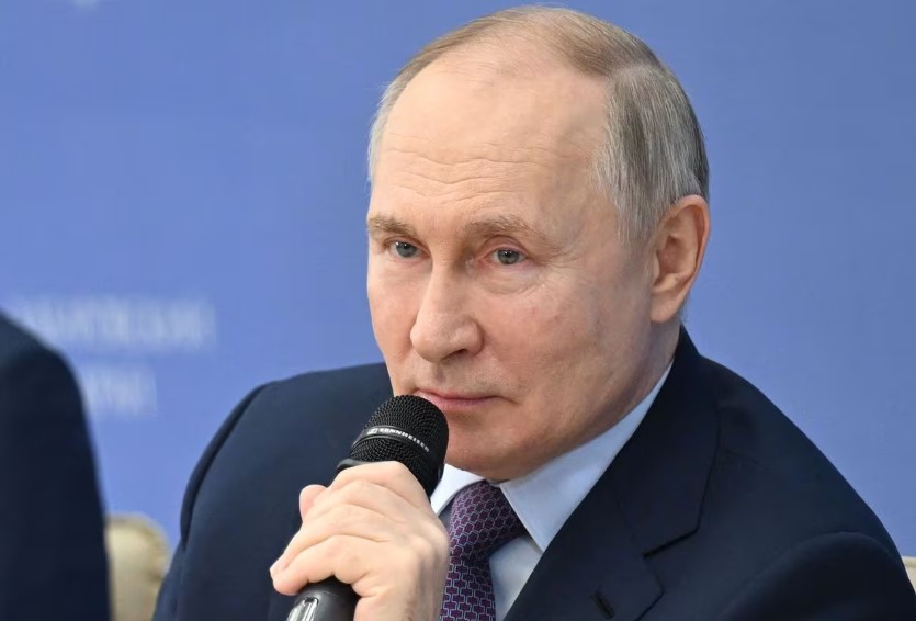 Guerre en Ukraine : Poutine affirme que l’État ukrainien risque de prendre “un coup irréparable” si le conflit se prolonge