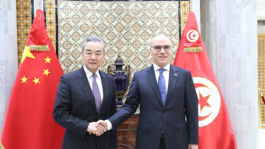 Les MAE chinois et tunisien soulignent l'importance d'un développement indépendant