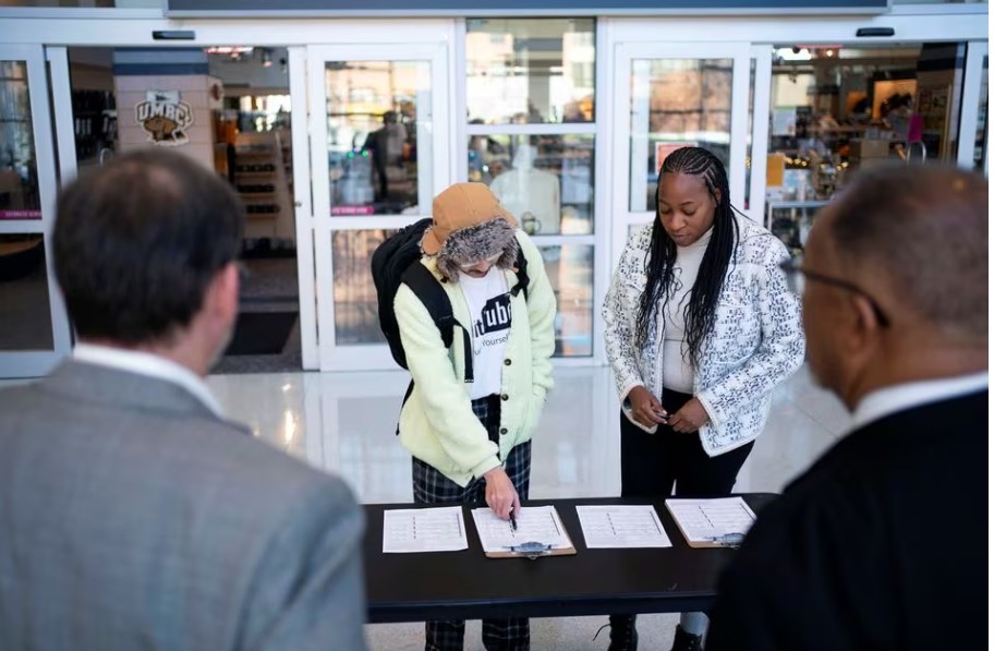 USA : Les alliés de Biden complotent pour contrecarrer les offres de tiers qui menacent sa réélection