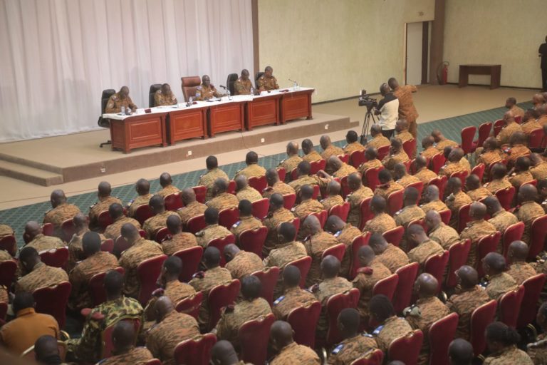 Rencontre d’échanges entre hiérarchie militaire, personnel des Forces armées nationales et VDP