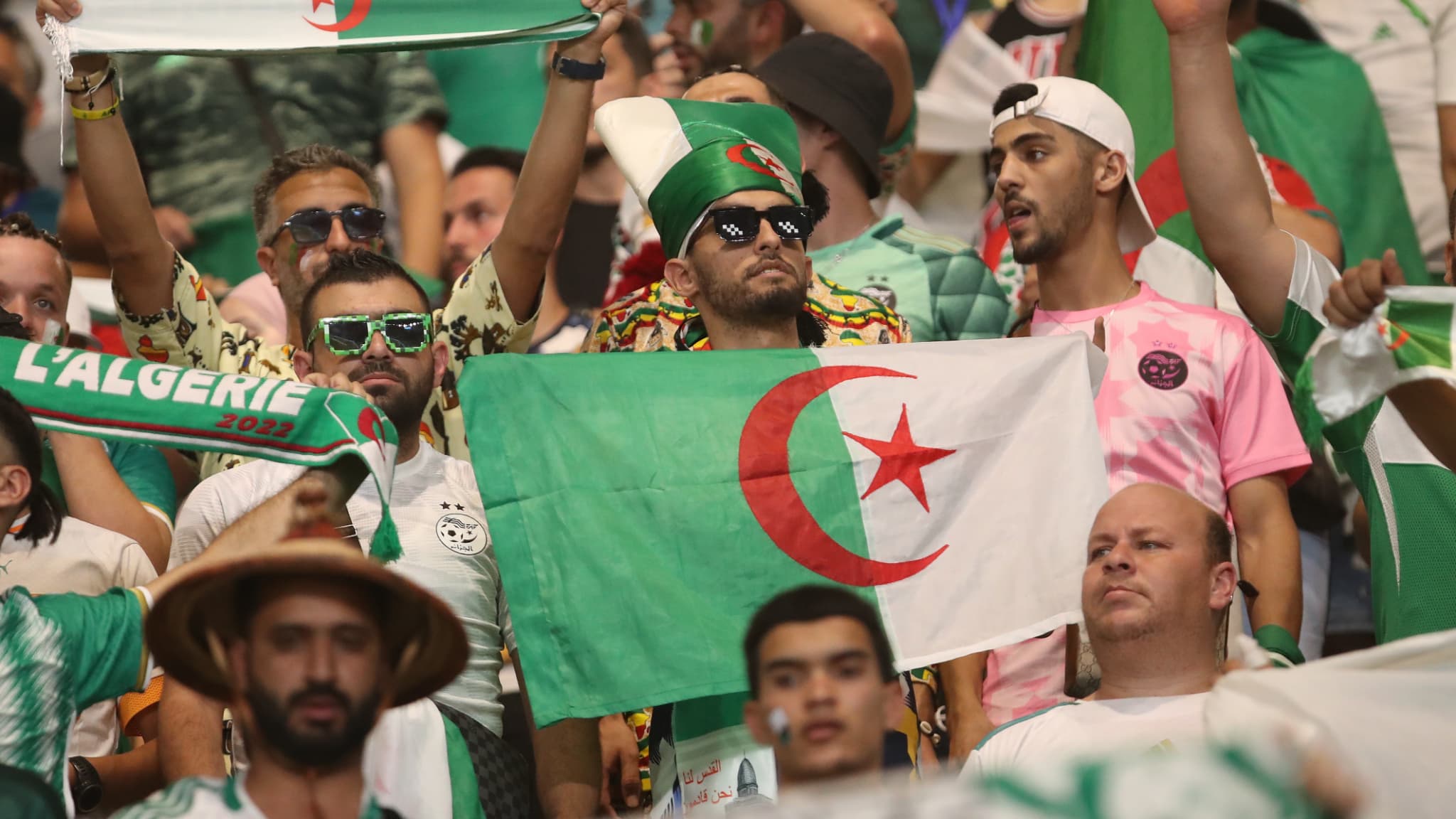 CAN 2024: tentatives d’intrusions, chants hostiles… grosse tension devant l’hôtel de l’Algérie
