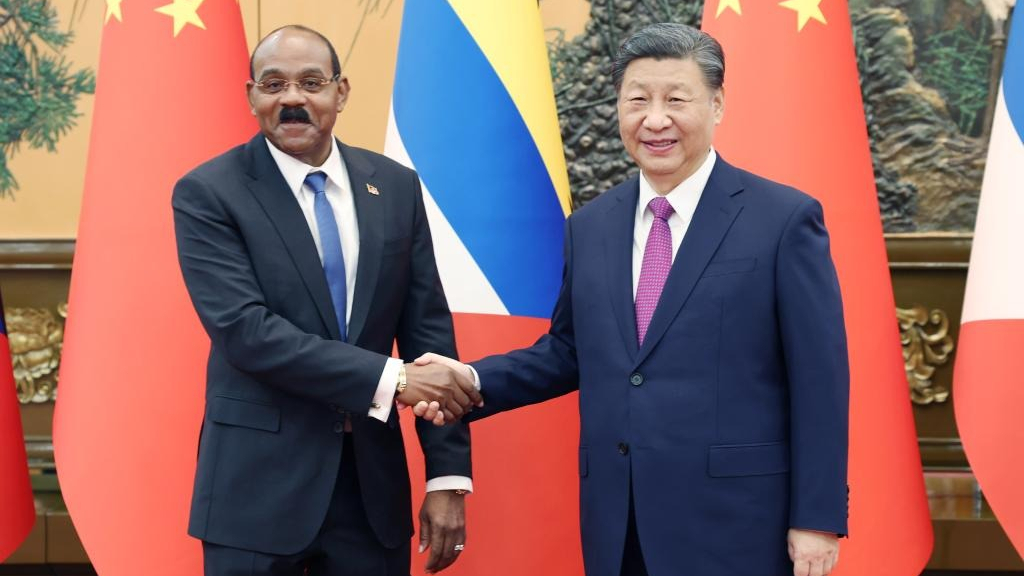 Xi Jinping rencontre le Premier ministre d'Antigua-et-Barbuda