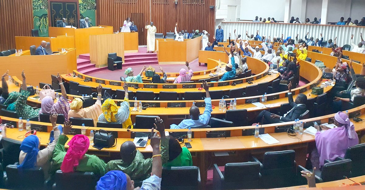 Sénégal : les députés examinent le projet de loi portant report de la présidentielle