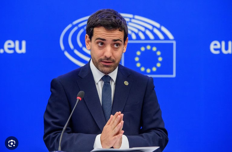 Crise au Sénégal: la France lance un appel à Macky Sall