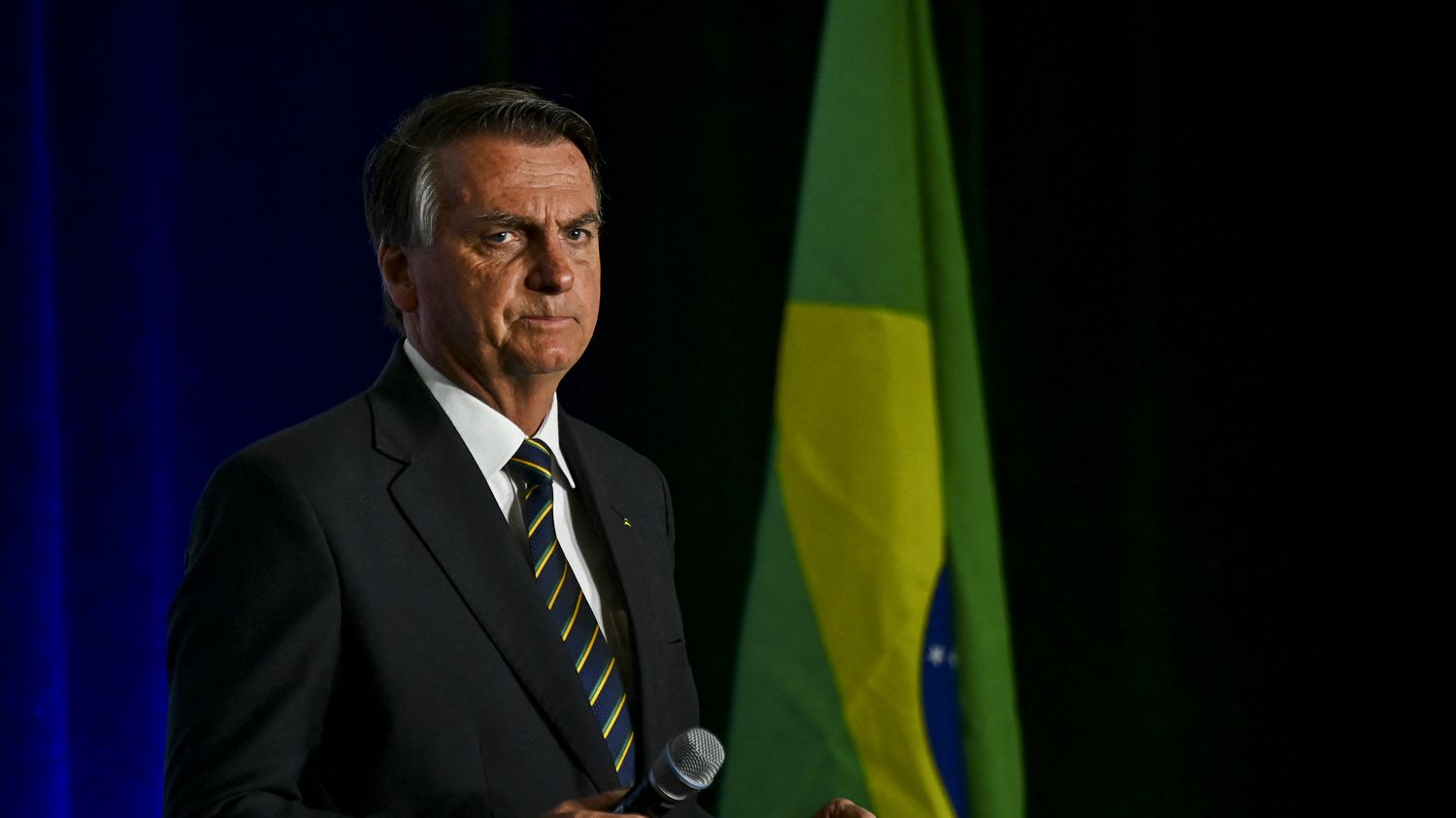 Brésil : accusé de "tentative de coup d'Etat", l'ex-président Jair Bolsonaro va remettre son passeport à la police fédérale