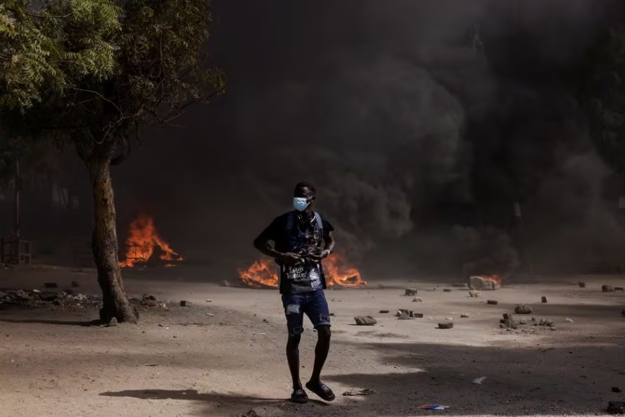 Un étudiant tué au Sénégal lors des manifestations contre le retard du vote de vendredi (ministère)
