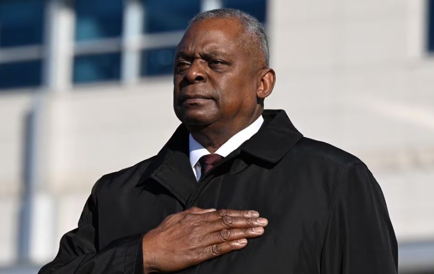 Le secrétaire américain à la Défense, Austin, admis aux soins intensifs, selon un hôpital