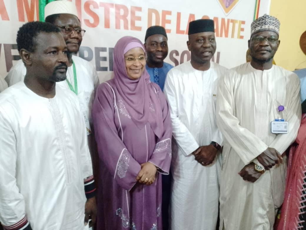 Visite à l’intérieur du pays : Mme le Ministre de la Santé et du Développement Social visite Tombouctou, offrant un scanner à l'hôpital et posant la première pierre du nouveau stade