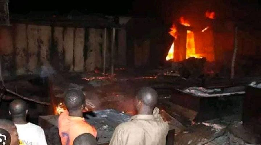 Incendie au grand marché de Bamako : Pas de perte en vie humaine, mais des dégâts matériels très importants 