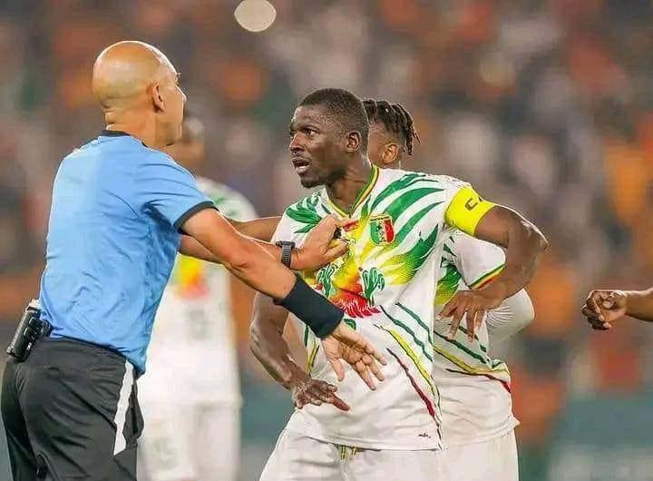 football: Le capitaine des Aigles, Hamari Traoré, sanctionné par la CAF 