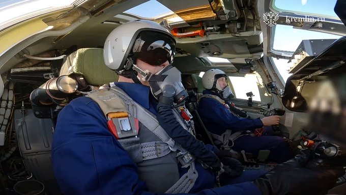 Russie : Vladimir Poutine s'offre un vol à bord d'un bombardier nucléaire supersonique