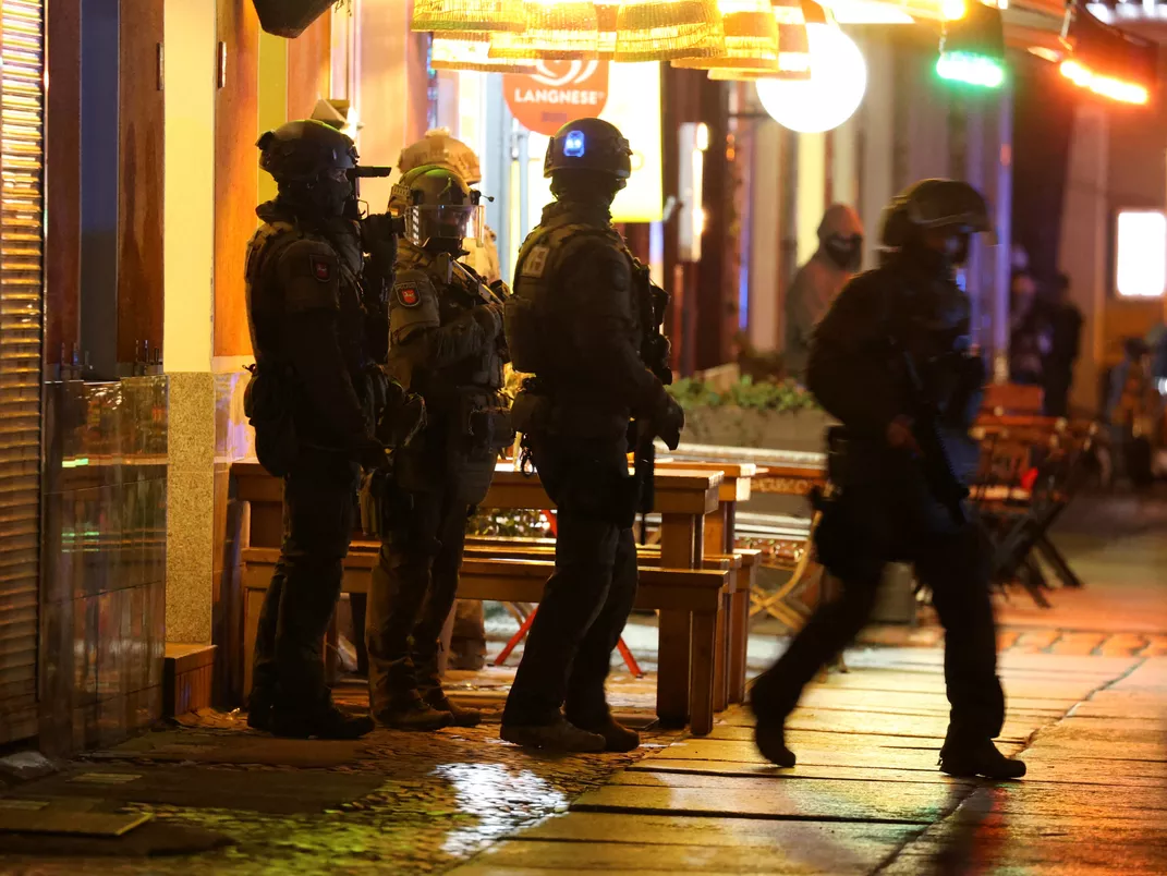 En Allemagne, la chasse aux fugitifs de la Fraction armée rouge s’intensifie