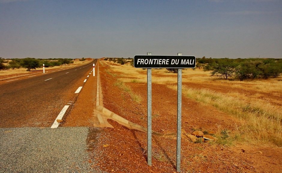 Insécurité : Des citernes brûlées à la frontière Mali-Niger.
