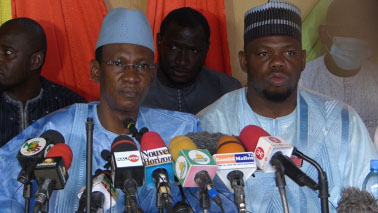 Ménaces-accusations de la dissidence M5: la fumisterie politique