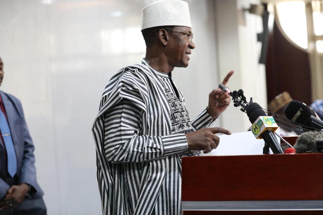 LE PREMIER MINISTRE S’ADRESSE À LA CLASSE POLITIQUE : « Nous sommes entre nous. Nous n’allons pas nous séparer ».