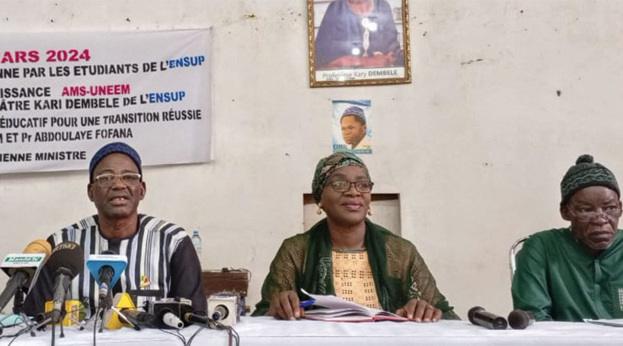 44 ans après l’assassinat de Abdoul Karim Camara dit Cabral : L’AMS-UNEEM rend un vibrant hommage à l’illustre disparu 