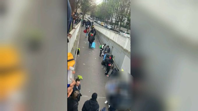 Paris: une centaine de migrants, principalement mineurs, évacués d'un campement