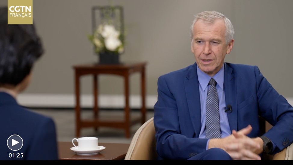 Ancien PM belge : l'Initiative "la Ceinture et la Route" promeut l'interconnectivité 