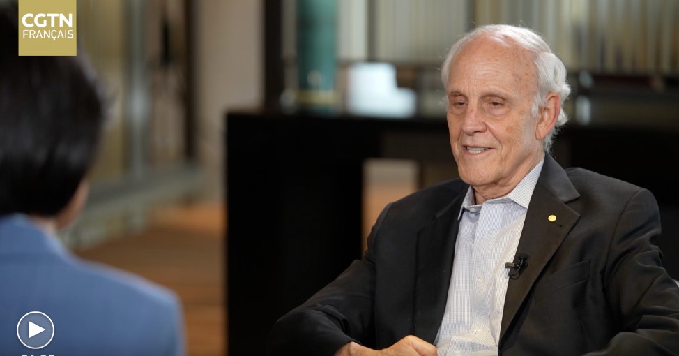 David Gross : Les frictions actuelles entre la Chine et les États-Unis ont un impact destructeur sur la science