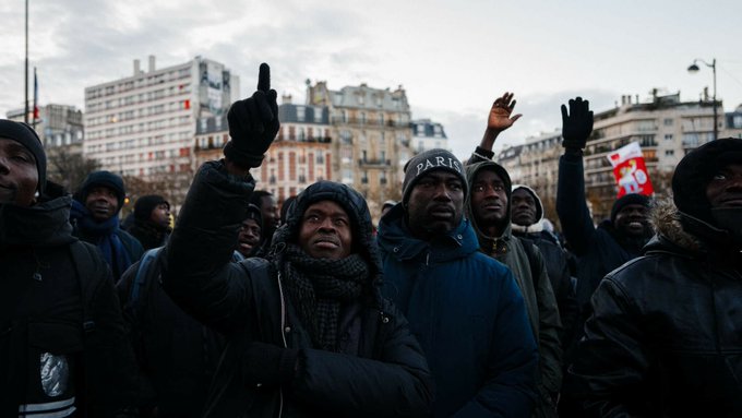 Paris: des milliers de manifestants défilent contre le racisme