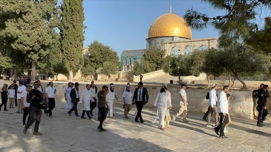 Plus de 100 colons prennent d'assaut la mosquée Al-Aqsa, protégés par la police israélienne