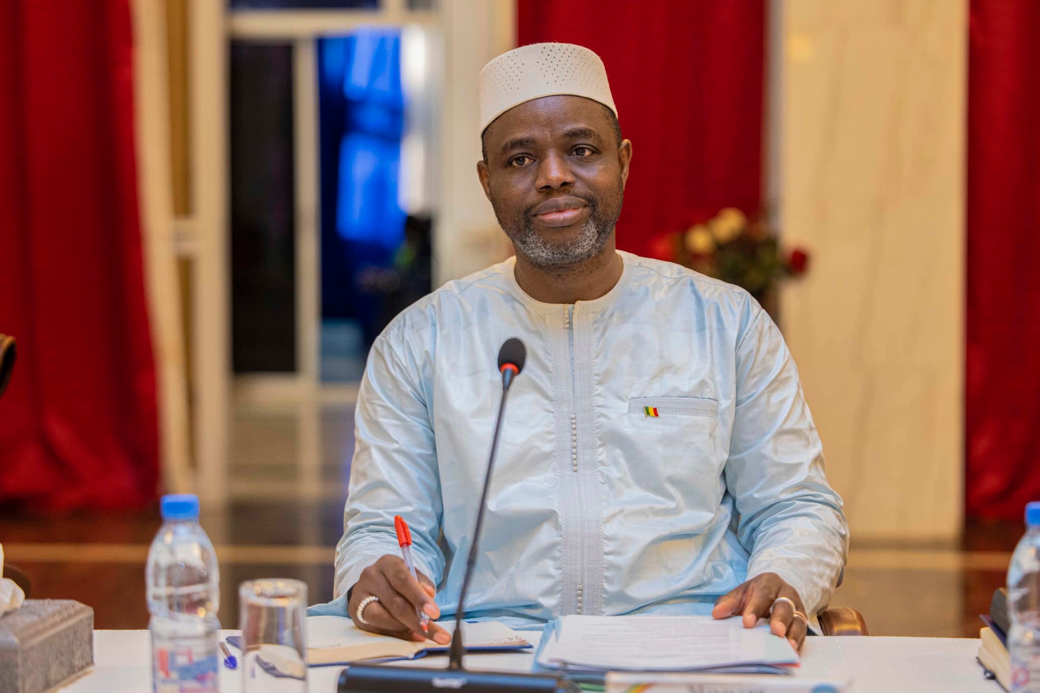 Délivrance de mandat de dépôt dans le cadre du détournement de biens publics : Le ministre de la Justice édicte l’application des mesures de suspension obligatoires