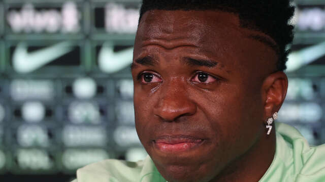 Vinicius Junior, victime de racisme dans le milieu du football, s’effondre en larmes devant les journalistes
