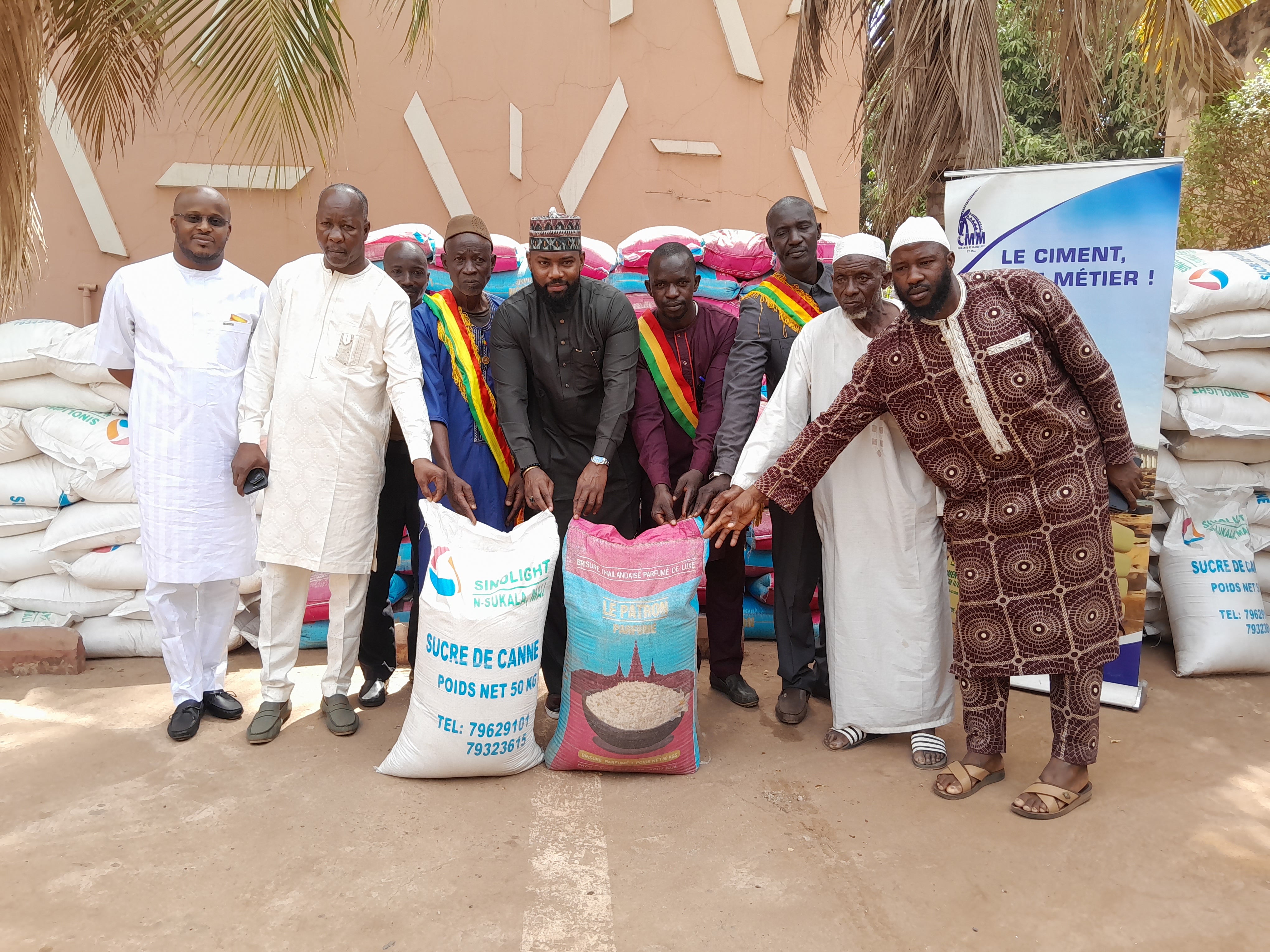 Ramadan 2024 : La société CMM SA fait un don aux collectivités territoriales de Diago, Dio‐Gare et Kambila.