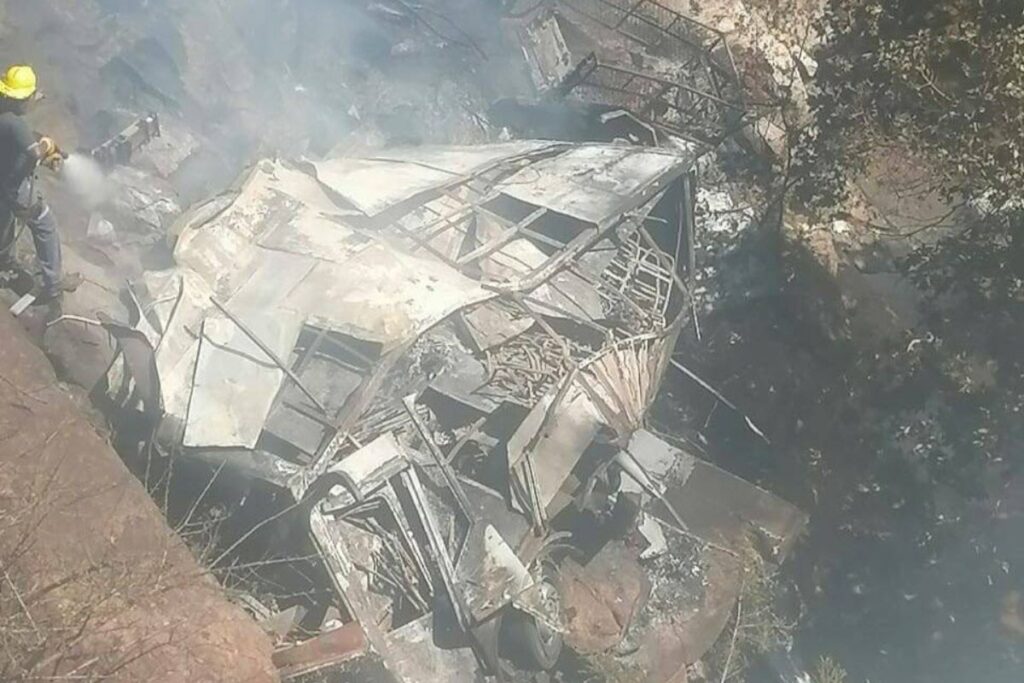 Afrique du Sud / Drame : un bus chute d’un pont et fait plus de 45 morts, les détails