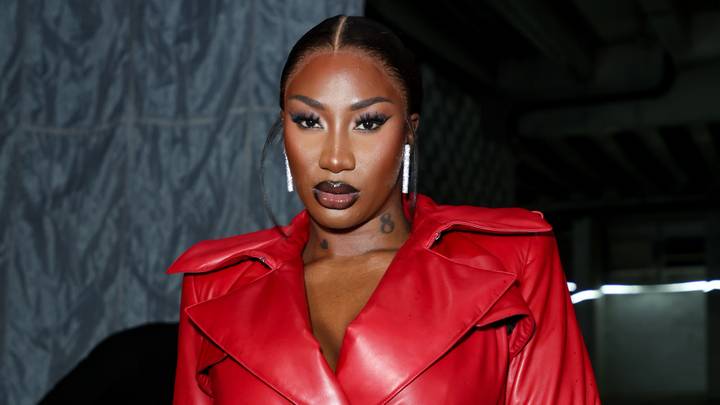 Aya Nakamura balaie les détracteurs de l'extrême droite dans un nouveau single