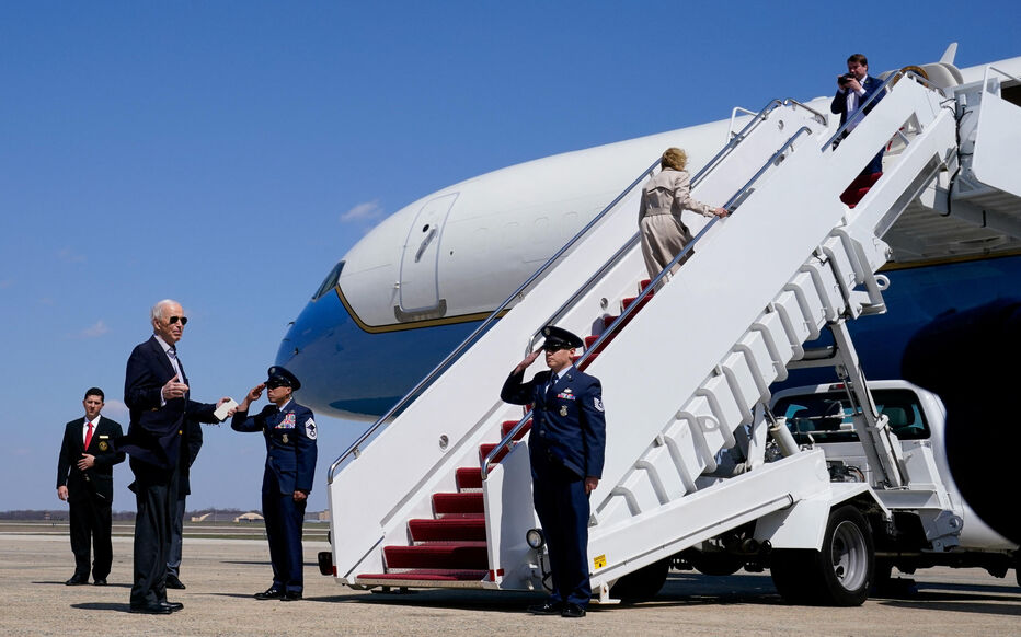 Vols à l'étalage à bord d'Air Force One : La Maison Blanche met en garde les journalistes