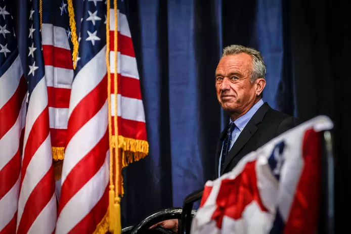 Un Américain sur huit se dit prêt à voter pour lui: qui est “Bobby”, le neveu controversé de JFK?