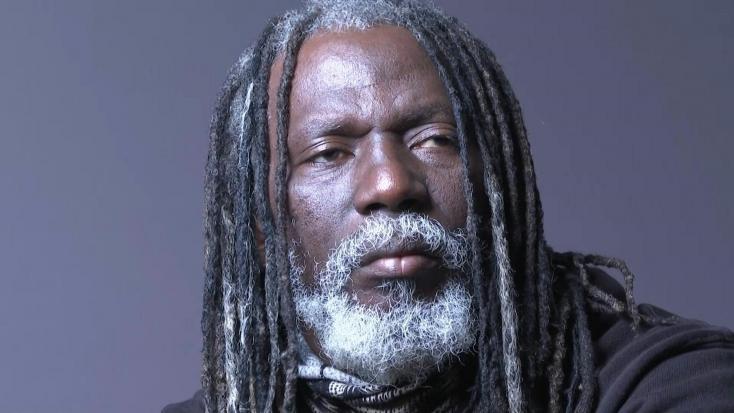 Tiken Jah élogieux envers Ousmane Sonko : « C’est la 1ere fois qu’un homme politique fait ça pour ne pas laisser mourir les enfants »