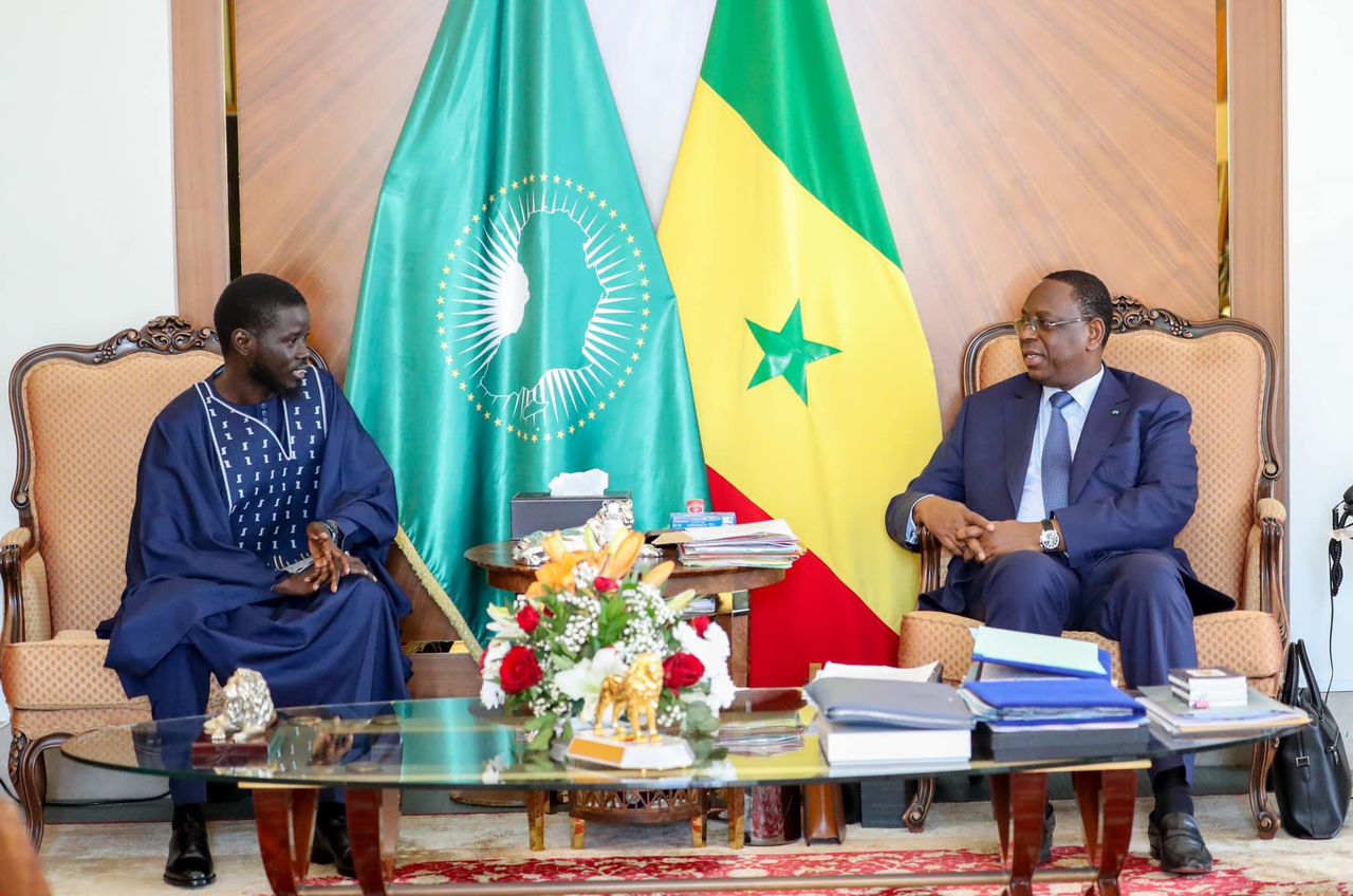 Sénégal: Bassirou Diomaye Faye a mis l’avion présidentiel à la disposition de Macky Sall