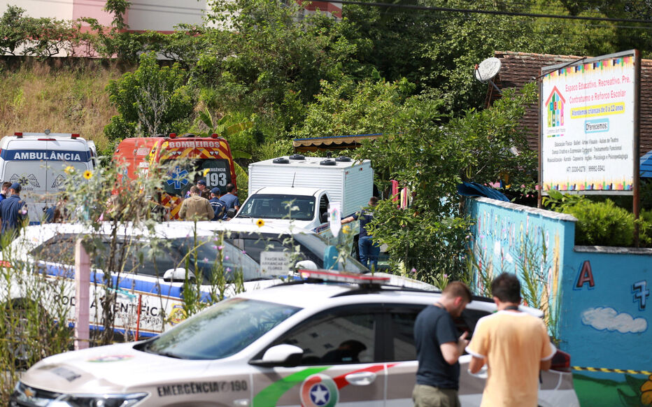 Brésil : les images spectaculaires d’un homme ouvrant le feu en plein procès