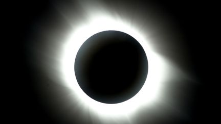 Des millions de curieux attendent l'éclipse solaire totale en Amérique du Nord